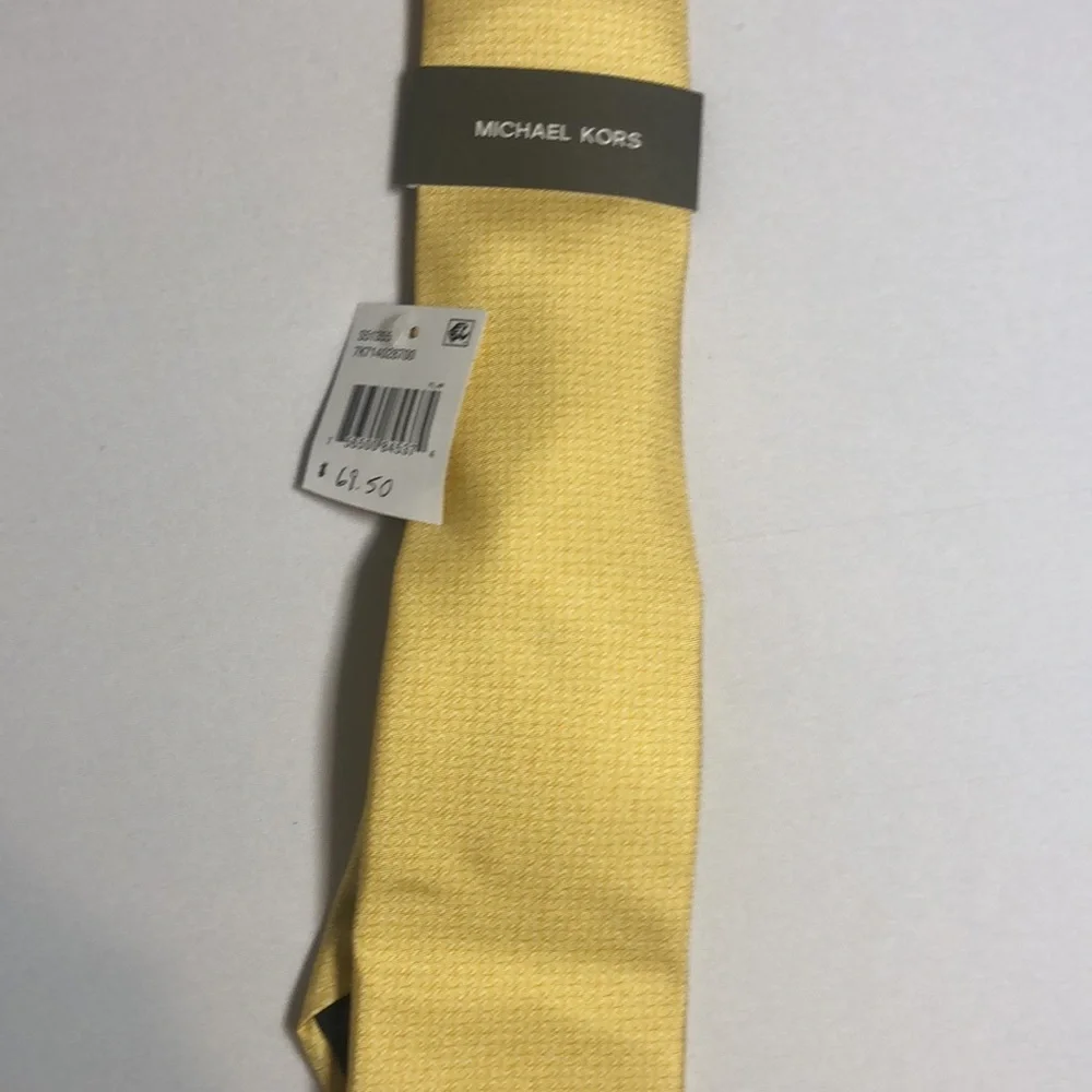 Michael Kors mens 100 % silk neck tie Classic Geo